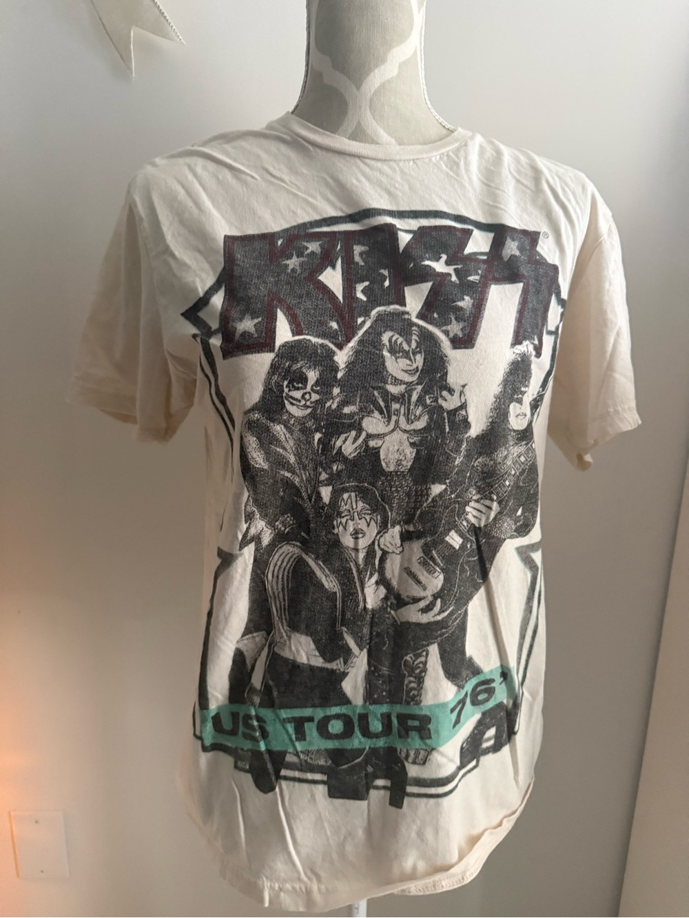 Kiss Graphic Short Sleeve Tee in White with Black and Teal Print